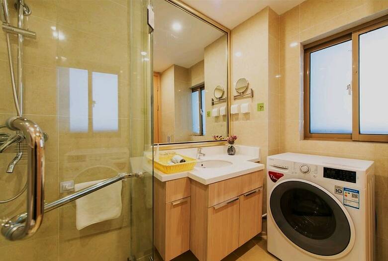 Changjiang Dong Metro Apartment