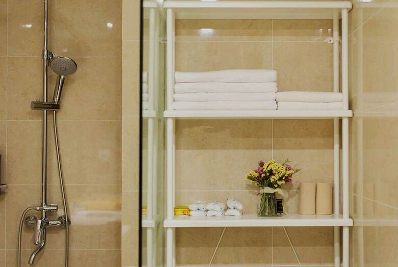 Changjiang Dong Metro Apartment