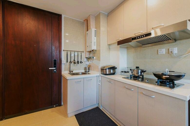 Changjiang Dong Metro Apartment
