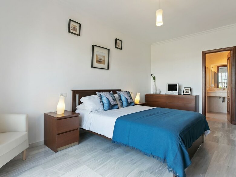 Modern Villa In Alhaur�n El Grande With Swimming Pool