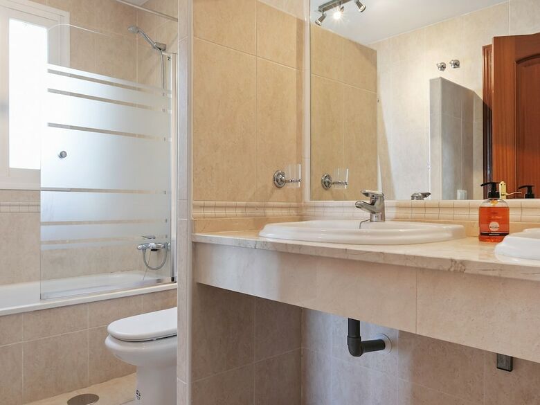 Modern Villa In Alhaur�n El Grande With Swimming Pool