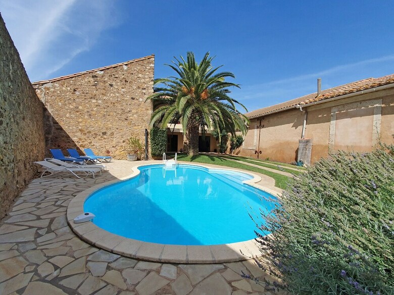 Spacious Villa In Languedoc-roussillon With Private Swimming Pool
