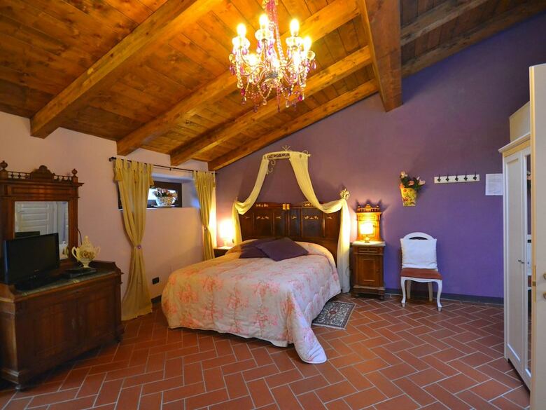 Exquisite Holiday Home In Pistoia With Swimming Pool