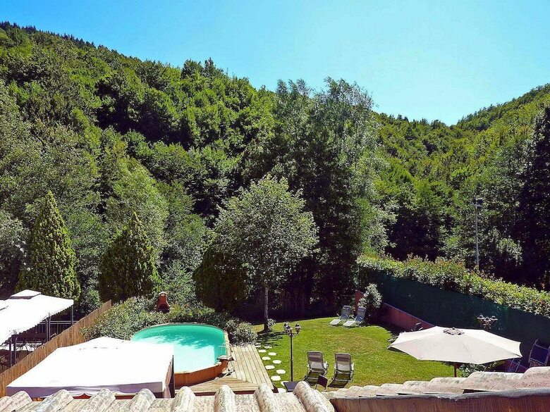 Exquisite Holiday Home In Pistoia With Swimming Pool