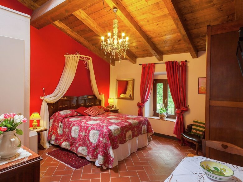 Exquisite Holiday Home In Pistoia With Swimming Pool
