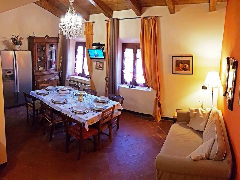Exquisite Holiday Home In Pistoia With Swimming Pool