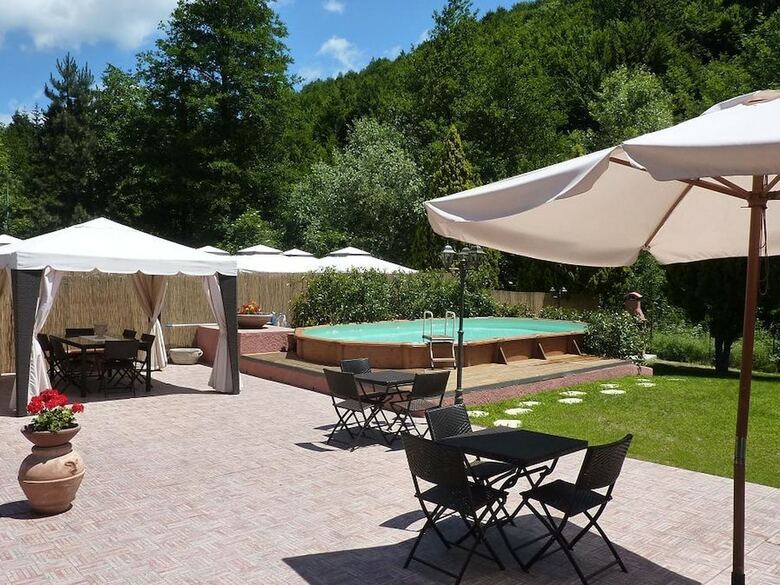 Exquisite Holiday Home In Pistoia With Swimming Pool