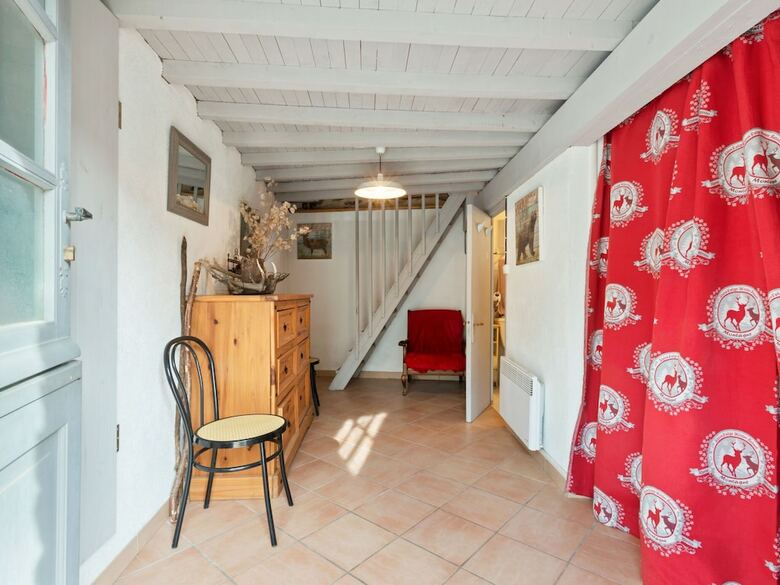 Gorgeous Holiday Home In Urbanya With Garden