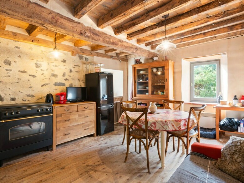 Gorgeous Holiday Home In Urbanya With Garden