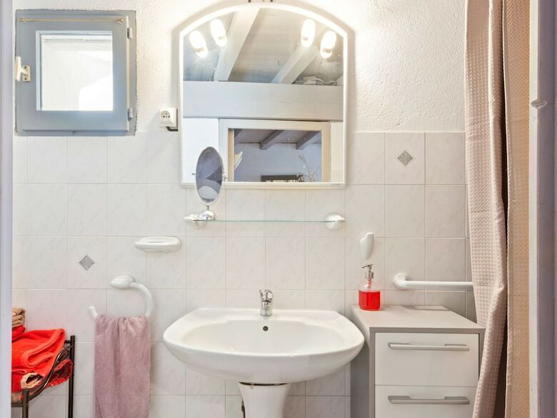 Gorgeous Holiday Home In Urbanya With Garden