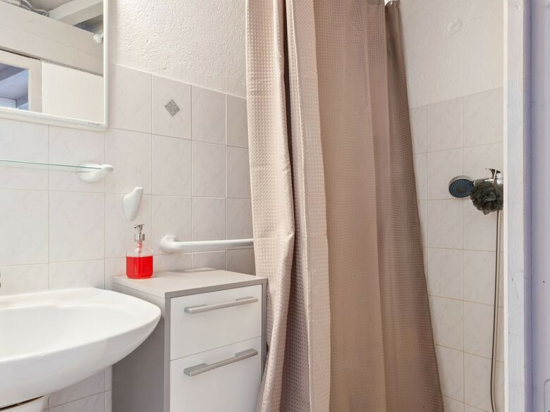 Gorgeous Holiday Home In Urbanya With Garden