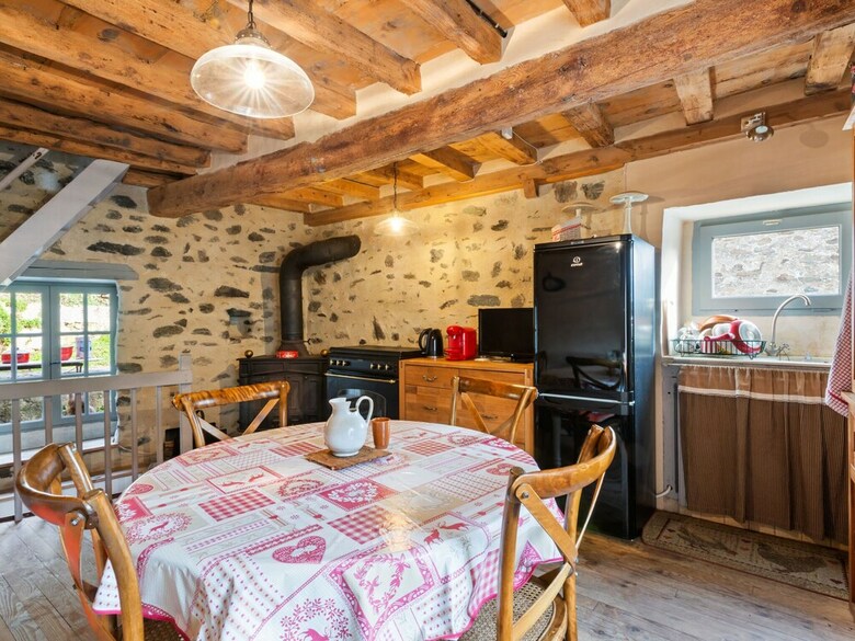 Gorgeous Holiday Home In Urbanya With Garden