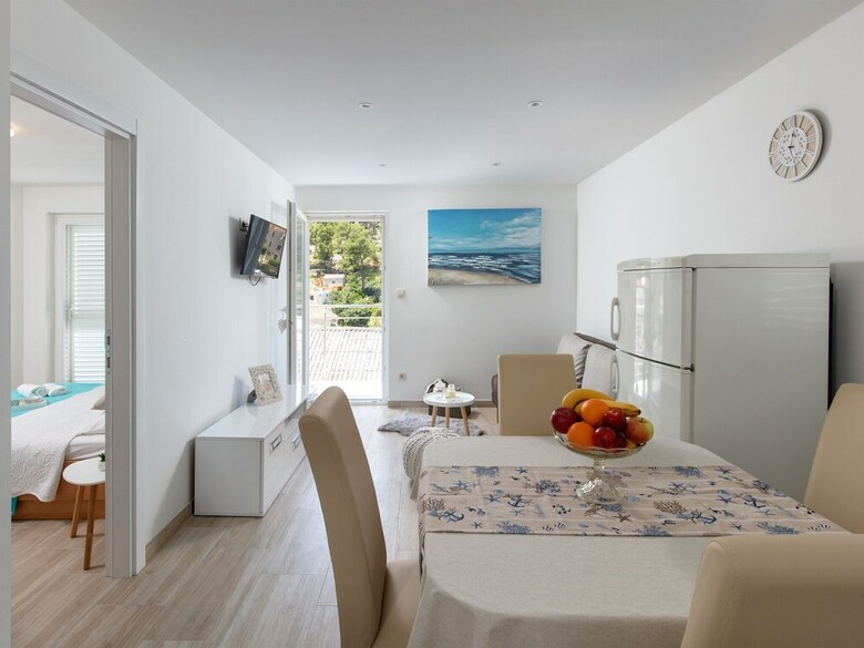 Modern Apartment In Povlja With Balcony