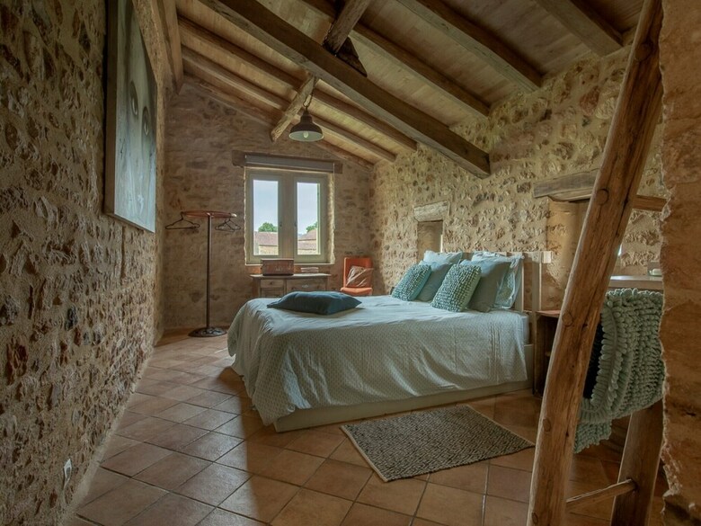 Rustic Holiday Home In Loubejac With Jacuzzi