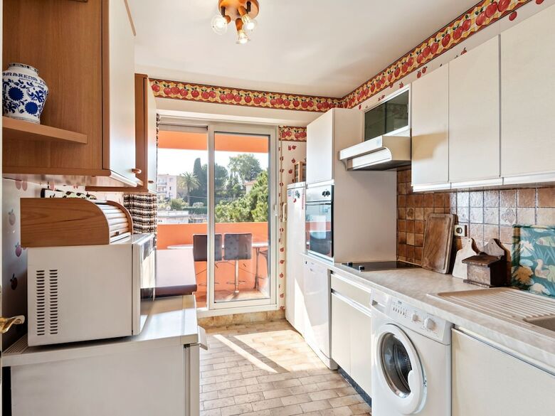 Aesthetic Apartment In Nice With Swimming Pool