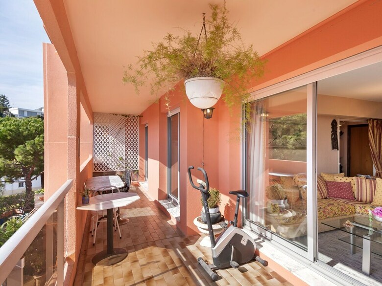 Aesthetic Apartment In Nice With Swimming Pool