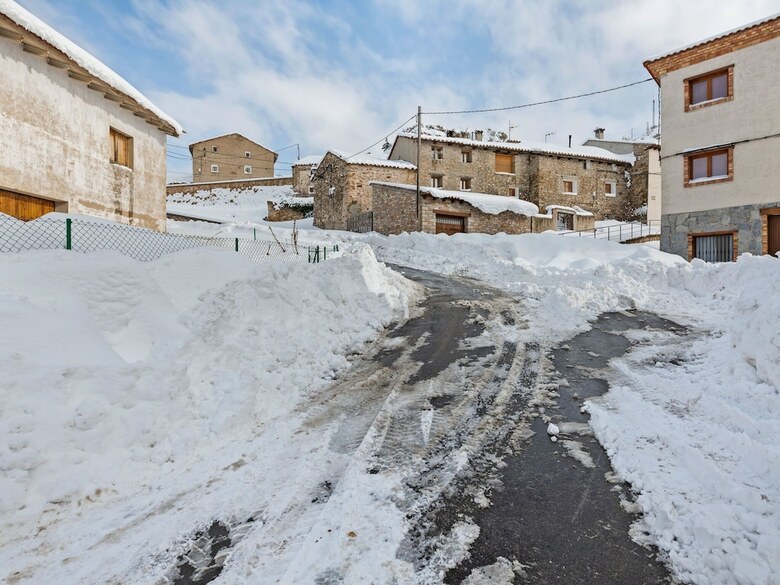 Graceful Apartment In Gudar With Heating