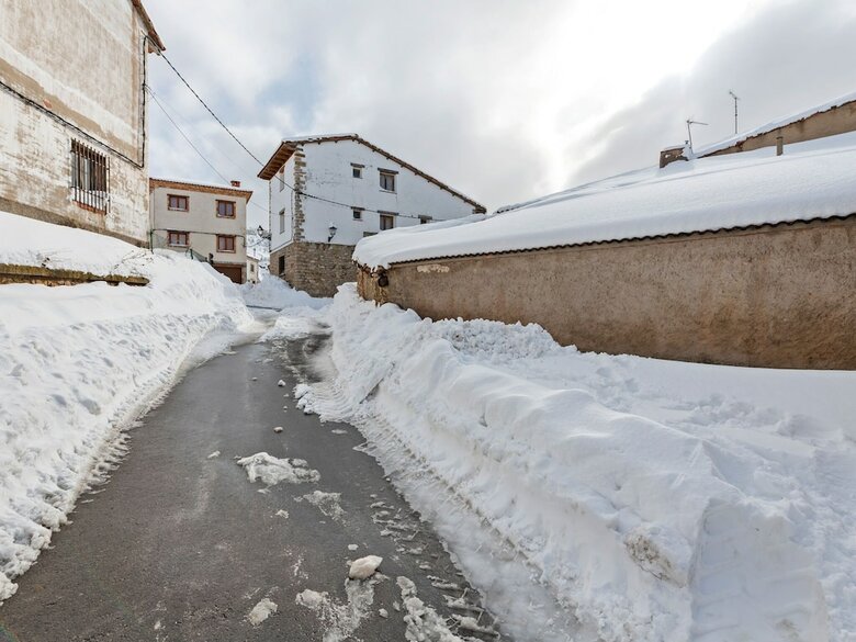Graceful Apartment In Gudar With Heating