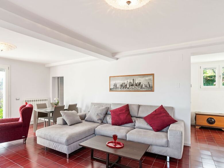 Charming Apartment In Monteprandone With Garden