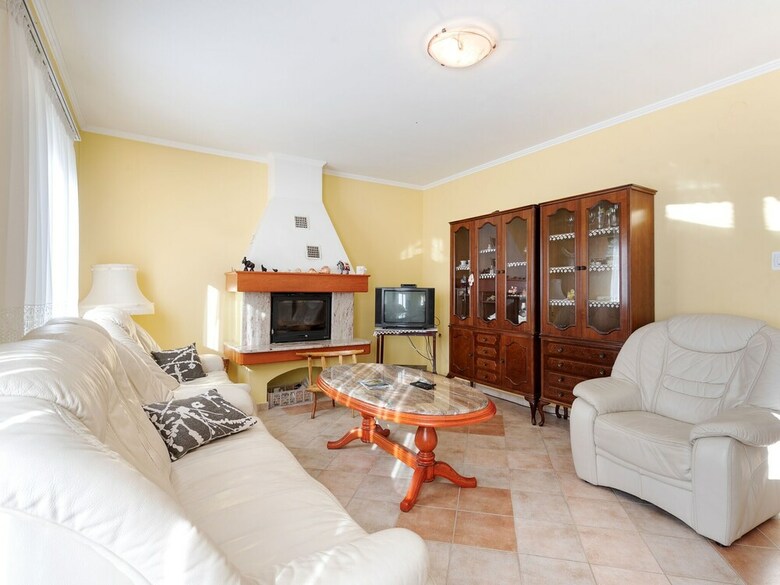 Serene Holiday Home In Pridraga With Private Garden