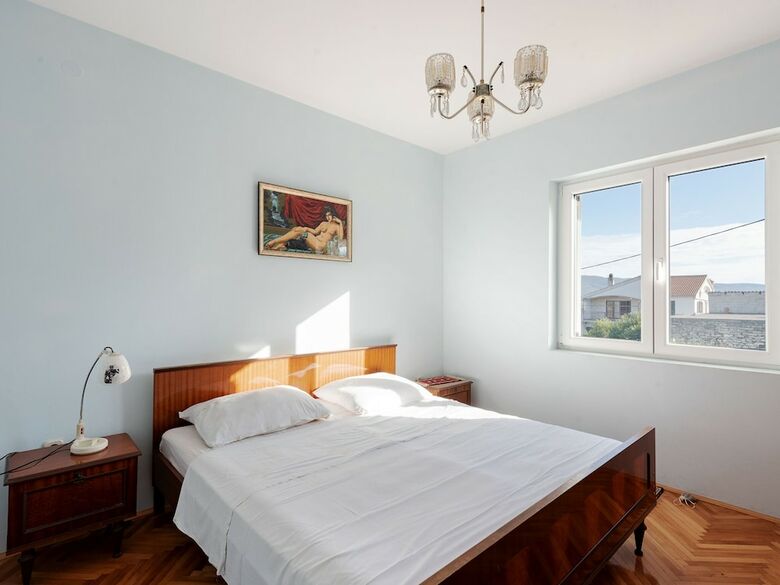 Serene Holiday Home In Pridraga With Private Garden
