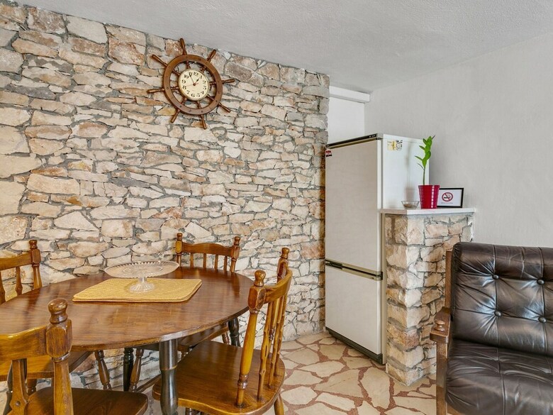 Spacious Holiday Home In Seget Vranjica With Garden