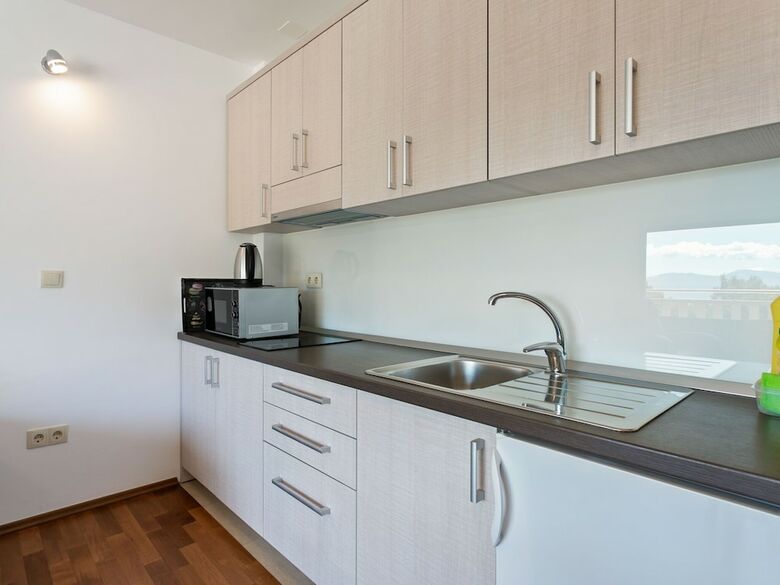 Pleasant Apartment In Drvenik With Balcony