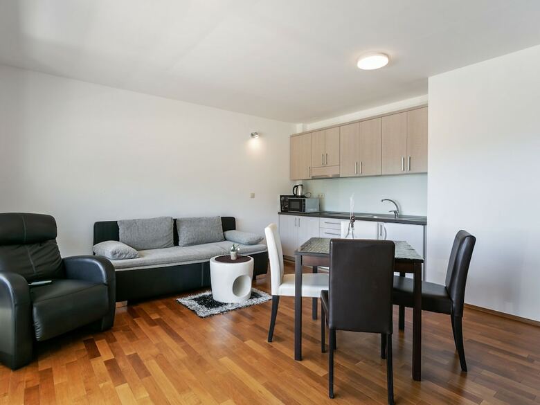 Pleasant Apartment In Drvenik With Balcony
