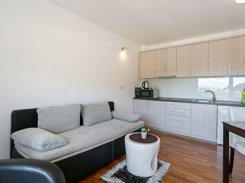Pleasant Apartment In Drvenik With Balcony