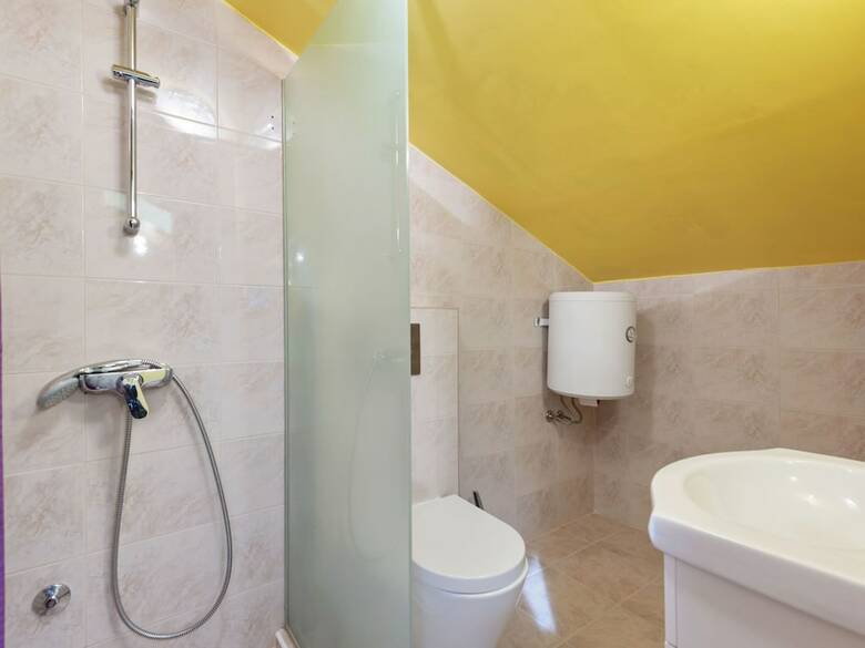 Comfortable Holiday Home In Pirovac With Garden
