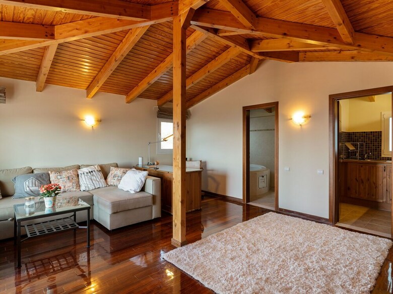 Spacious Villa In Saronida With Swimming Pool