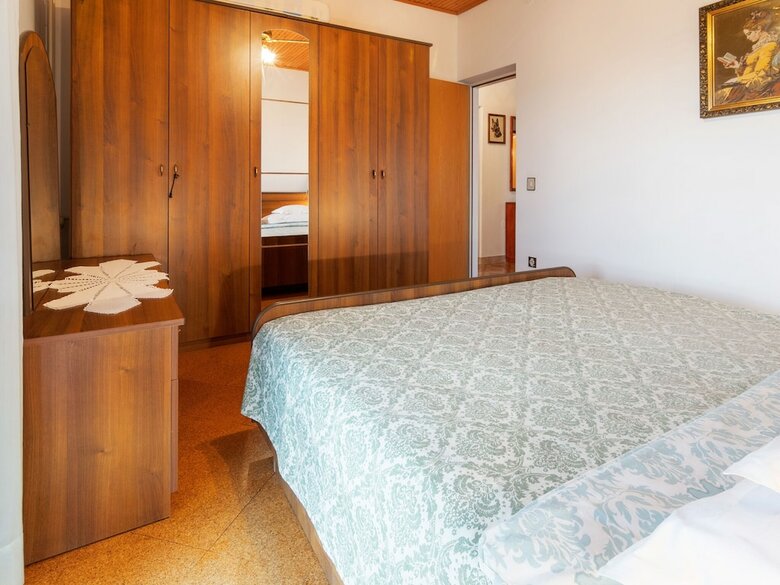 Peaceful Apartment In Pore? With Garden