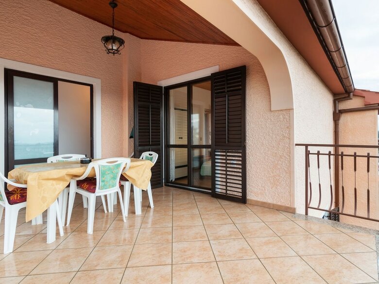Peaceful Apartment In Pore? With Garden