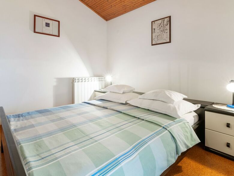 Peaceful Apartment In Pore? With Garden
