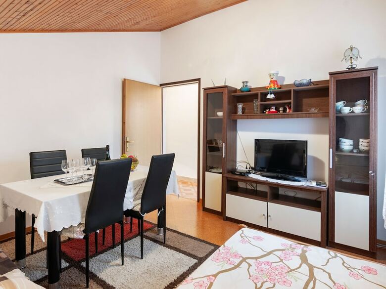 Peaceful Apartment In Pore? With Garden