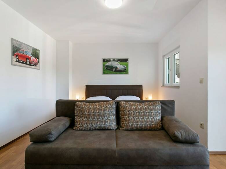 Modern Apartment In Drvenik With Balcony