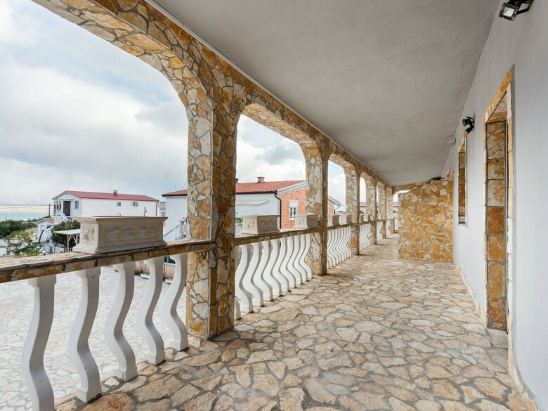 Snug Apartment In Vir With Sea Beach Nearby