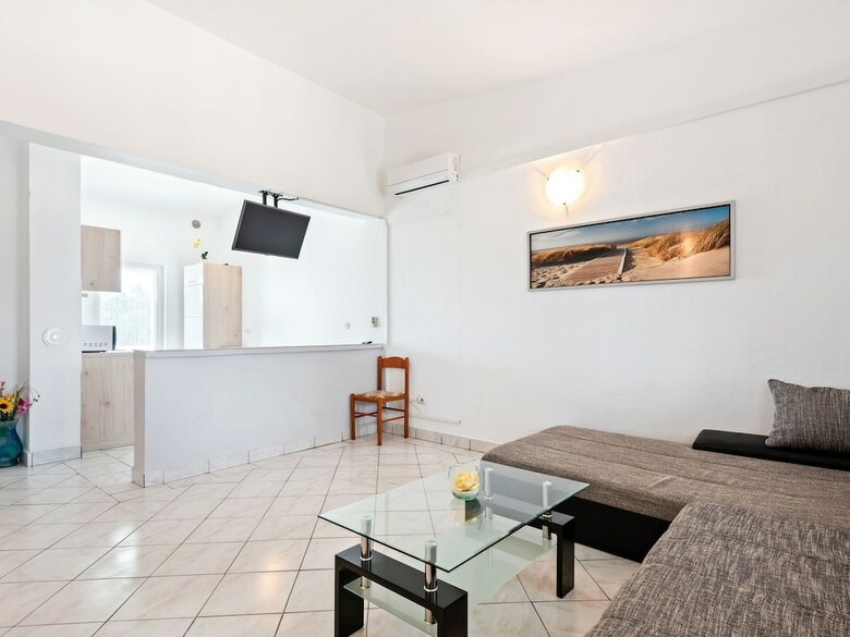 Snug Apartment In Vir With Sea Beach Nearby