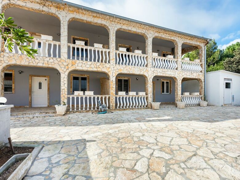 Snug Apartment In Vir With Sea Beach Nearby