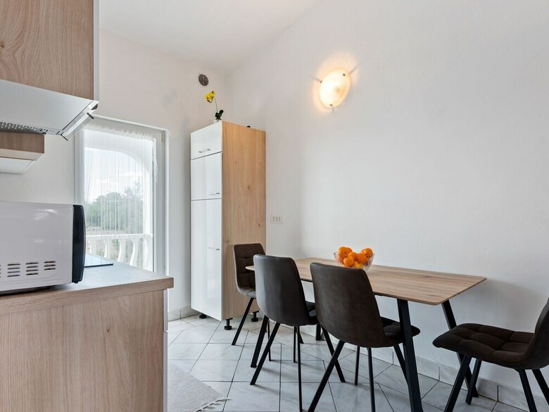 Snug Apartment In Vir With Sea Beach Nearby