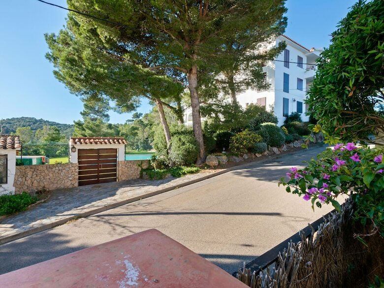Villa Spacious Apartment In Begur With Swimming Pool