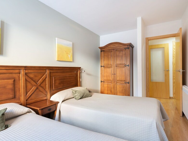 Comfy Apartment In Gudar With Heating