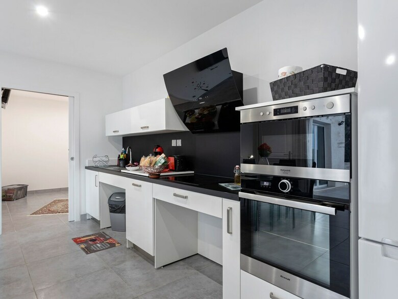 Comfortable Home In Drap With Pool, 15 Min From The Beach