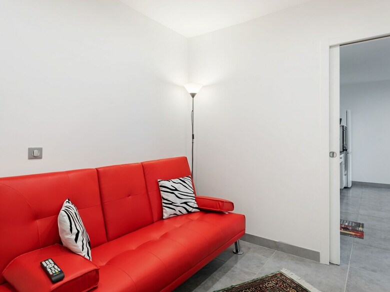 Comfortable Home In Drap With Pool, 15 Min From The Beach