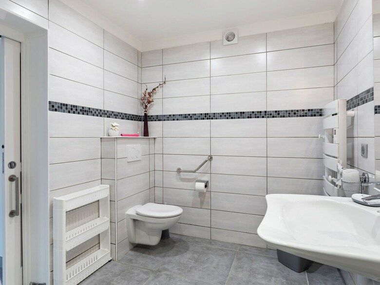 Comfortable Home In Drap With Pool, 15 Min From The Beach
