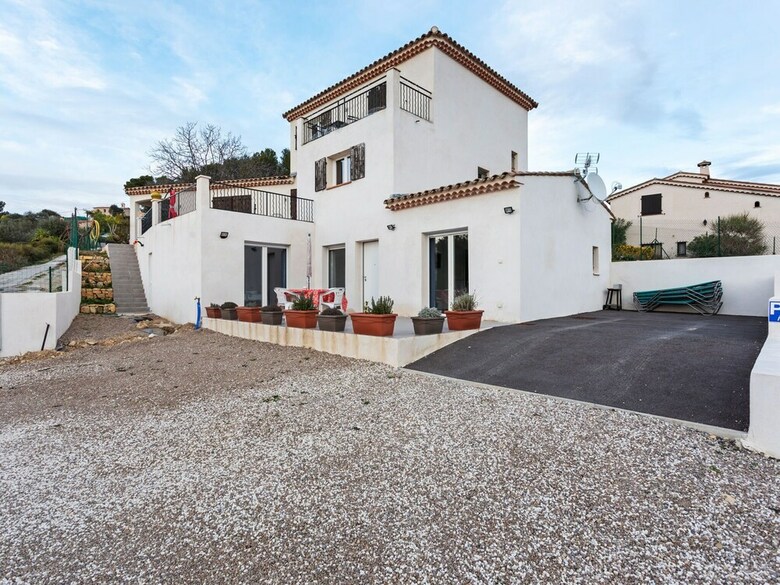 Comfortable Home In Drap With Pool, 15 Min From The Beach