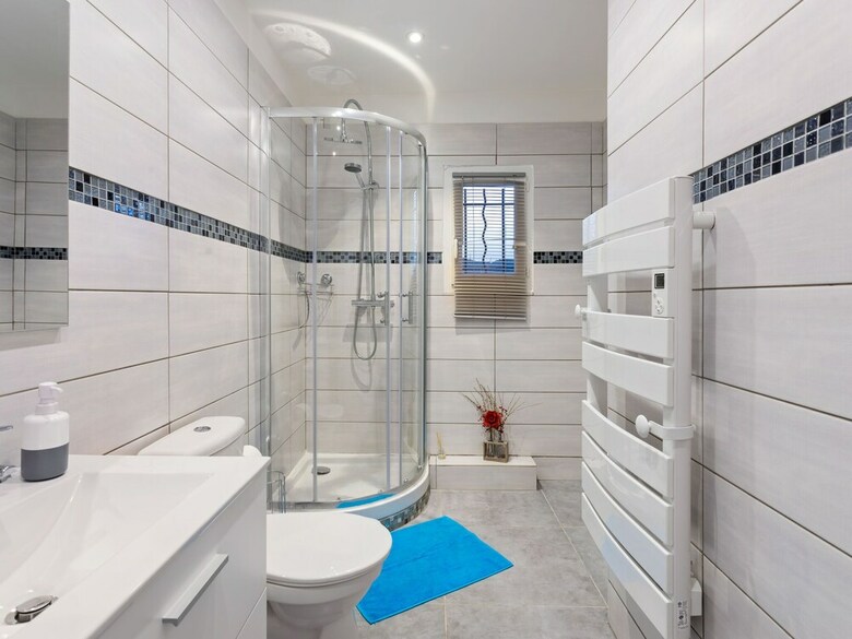 Comfortable Home In Drap With Pool, 15 Min From The Beach
