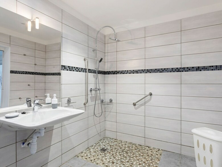 Comfortable Home In Drap With Pool, 15 Min From The Beach
