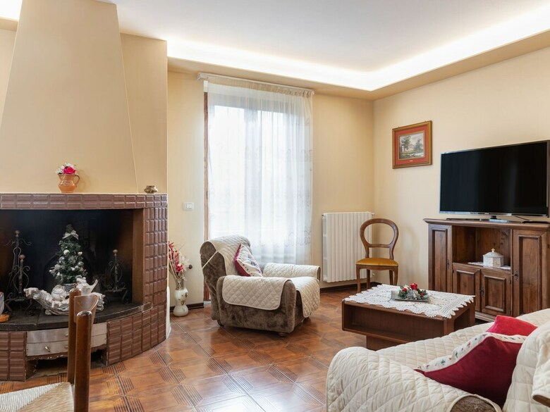 Spacious Apartment In Subbiano With Garden