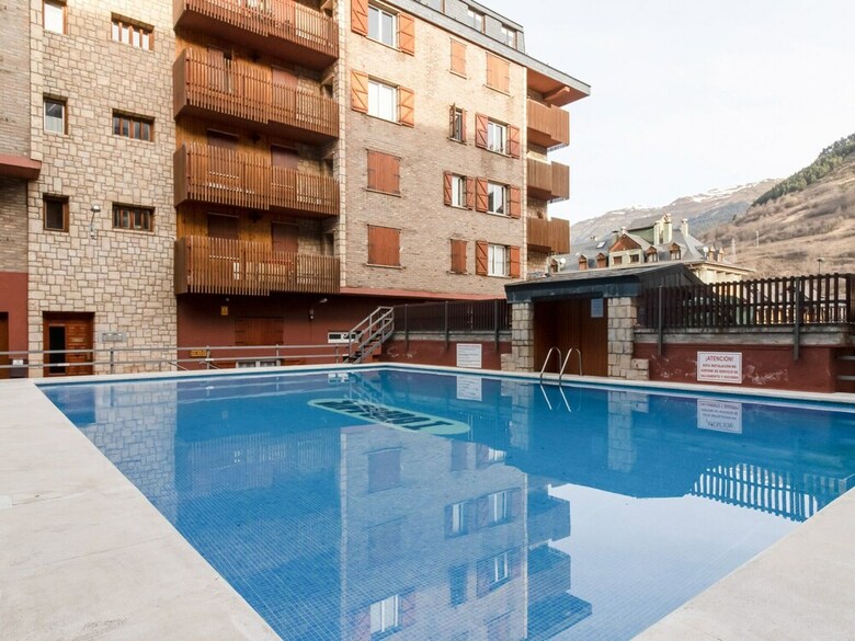 Peaceful Apartment In Vielha With Swimming Pool